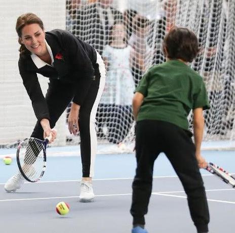 同是王的女人, 一个大方优雅, 一个知性端庄, 凯特和莱蒂齐亚谁更