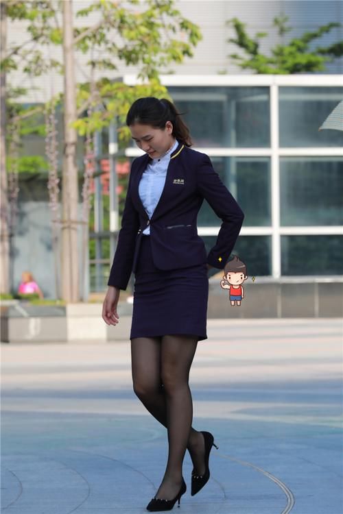 『工作』路人街拍：把工作制服穿出不一样韵味的小姐姐，美得很秀雅！
