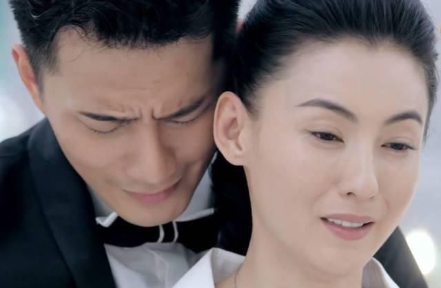 这部剧不只热度高,里面搭档张柏芝的英俊男二也因此走红,他就是徐志贤