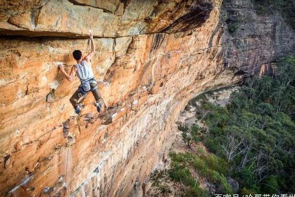 最强“钉子户”:靠一根钉子吃喝拉撒睡,都在万丈悬崖之上