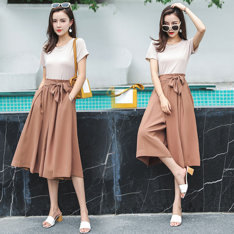 到了东莞才知道，现在女人都穿初秋套装+平底鞋，美得清新脱俗