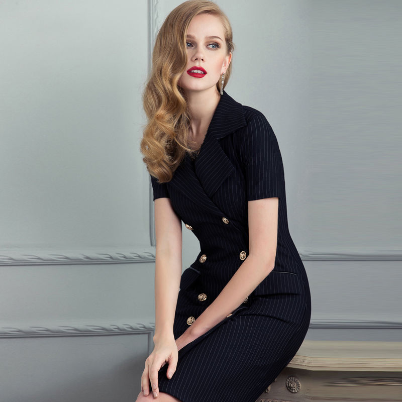 42老婆，从不穿妈妈装!三伏天穿这种素雅裙，年轻不止十岁