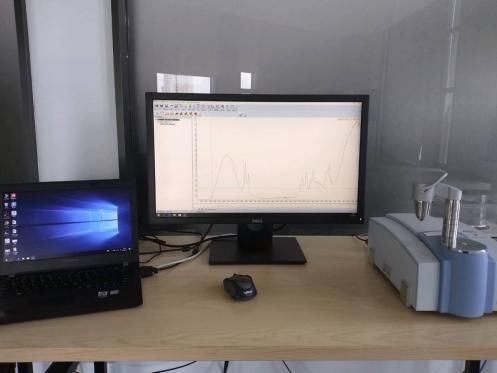  #美妆鉴定师#一年试10000支口红，90后姑娘却不直播不带货