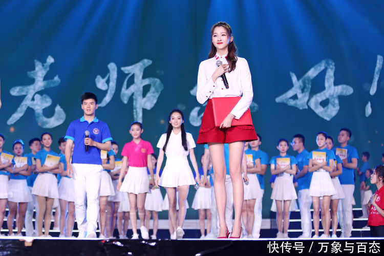 关晓彤真会穿，小清新装惊艳全场，网友：看腿就够了