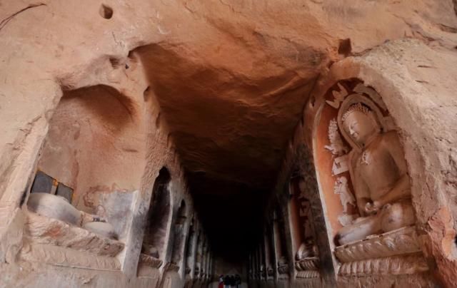 甘肃最“神秘”的寺庙，修建在悬崖峭壁之上，比悬空寺还要惊险