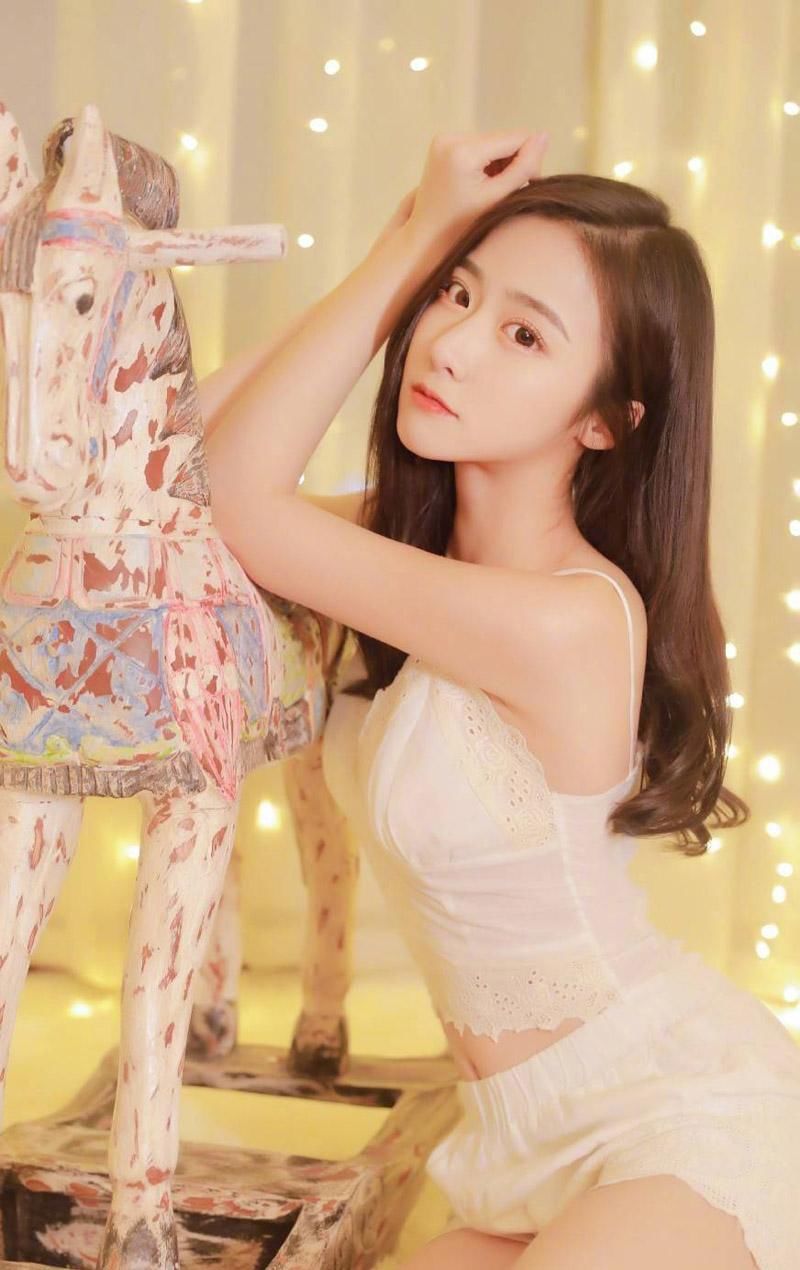 长腿美女性感撩人私房写真图片