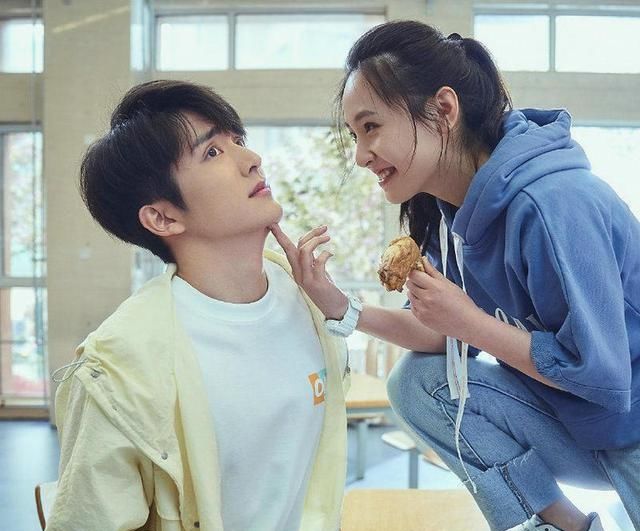 『亲和力』24岁张新成，用努力赢得观众掌声，他的小师弟用亲和力获网友赞赏