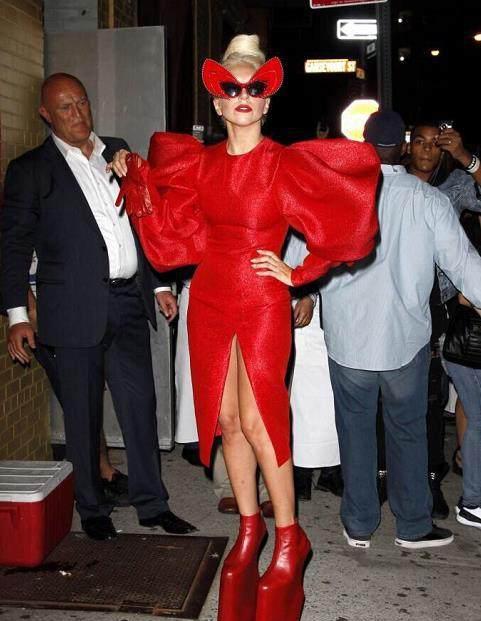 这些鞋子太奇葩!那些年,Lady Gaga穿的高跟鞋雷到过你吗?