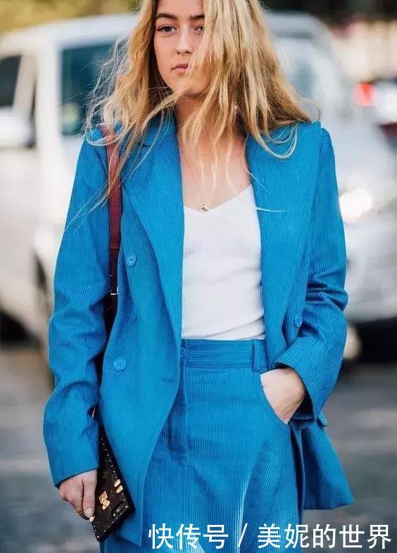 现在流行套装特别是外套配半裙，可以穿出最时髦的style！