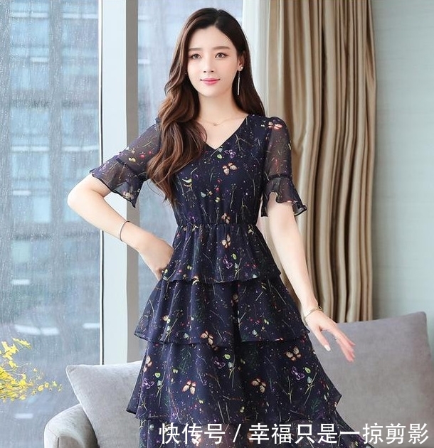  出动：立体裁剪显瘦版型设计，气质时尚风格，穿出动人的S型曲线身材