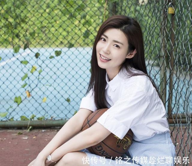 『镜头』校园风人像摄影,女生可以这样摆姿势,用相机记录纯真美好的记忆