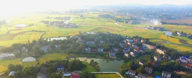 湖南这一城市堪称交通巨头，力压长沙，拥有2个机场7个火车站