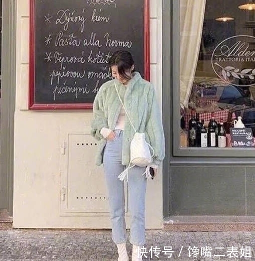  毛绒：今冬流行毛绒外套，时尚保暖，打破单一穿搭模式