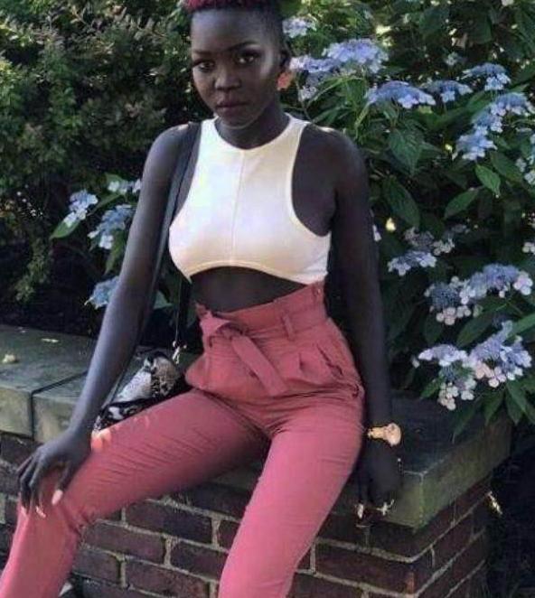 她被誉非洲“最富”超模, 身材曲线完美, 网友: 可惜黑得看不清