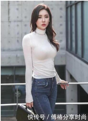 街拍美女：街头的都是身穿热裤小姐姐，满满都是大白腿！!