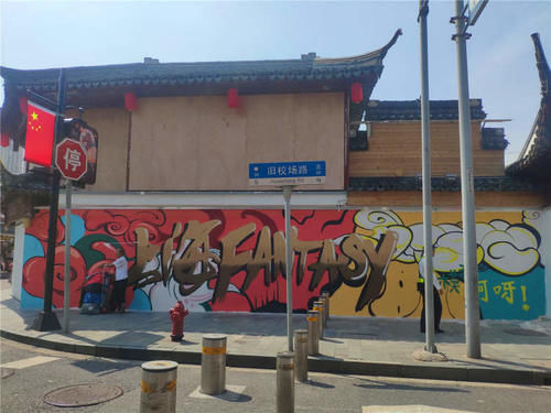 黑猫警长、舒克贝塔、葫芦娃、哪吒、神笔马良等扎堆旧校场路，闹