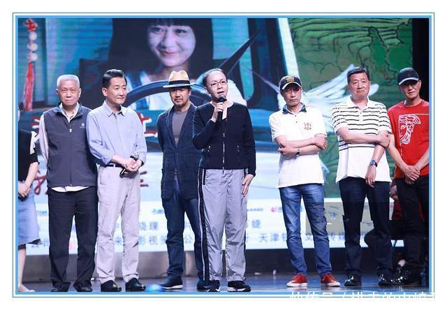 当56岁蔡明同台56岁宋丹丹，才知道保养与不保养的差距有多大