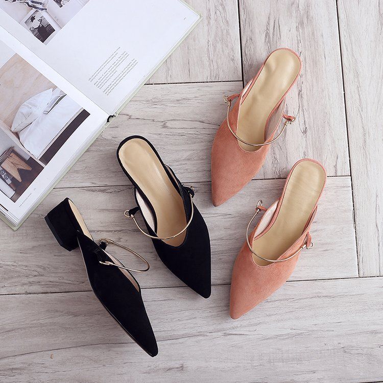 高跟鞋淘汰了!现今流行穿“柔软妈妈鞋”,还别说耐脏还忒洋气