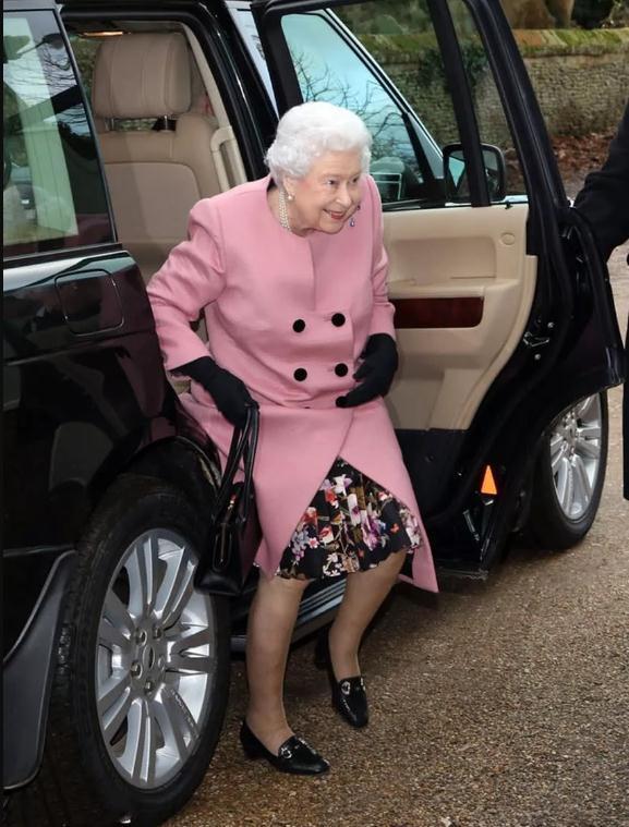 女王太自律，92岁仍穿高跟鞋天冷不穿秋裤，活的精致