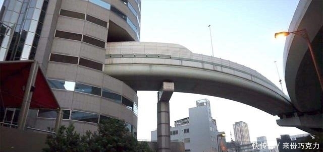  高速@世界最牛钉子户，高速公路从他房间穿过，政府还要给他缴纳