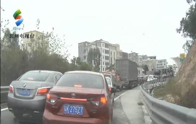  综合：ETC:高速公路综合收费，升级第一天车辆积压事故多发