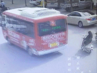  「差距」搞笑GIF：这大概就是爱情吧，身高差距不重要