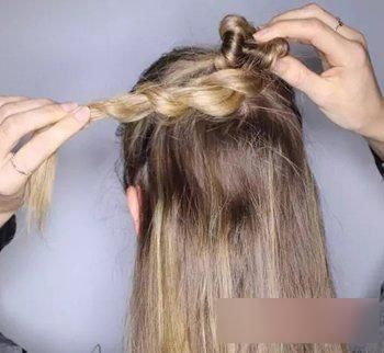 天气太热可扎无刘海丸子头发型！