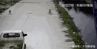  源自■交通GIF动图：大部分车祸都源自一个字：快