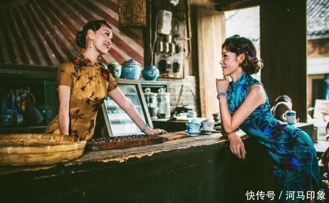 【少女】摄影师为50岁的成都阿姨们拍旗袍照,身材窈窕不输少女!