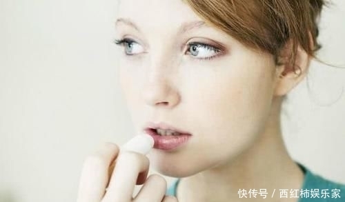  「女生」女生有这5个习惯，会让嘴唇变丑尤其第2个，不改掉难提升颜值