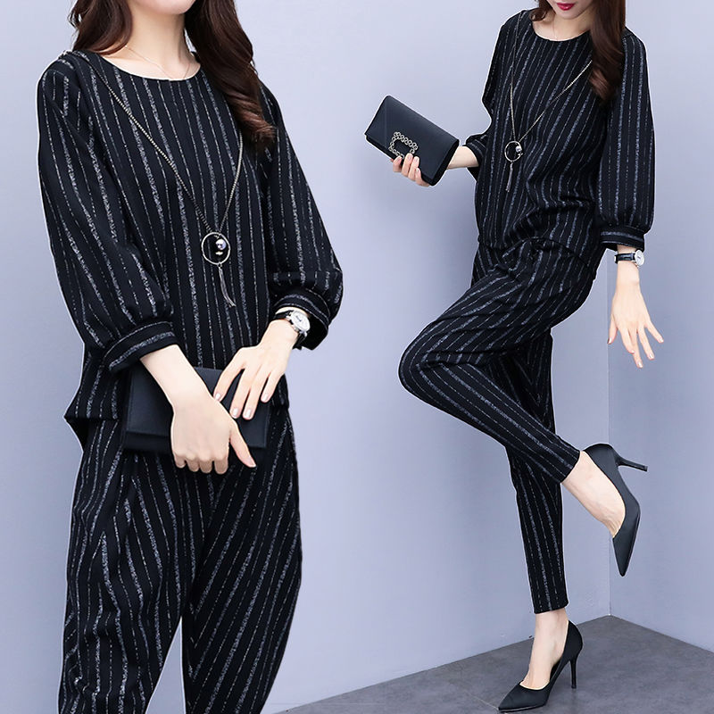 是跟短裤说拜拜时候了，今秋流行这种秋装，45岁妈妈穿上美爆了