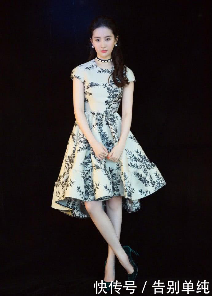 刘亦菲仙气十足，斜肩裙开衩秀美腿，网友：S型身材让人大饱眼福