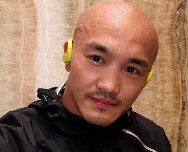 一龙回应与女星绯闻，发文自比C罗梅西，11字表明态度，反遭网友