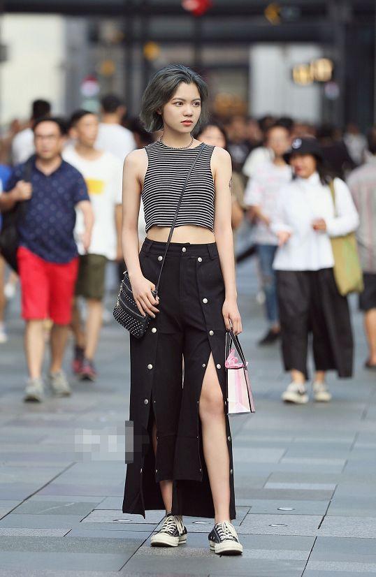 街拍：时尚网袜美女，个高，体美，腿长，维密标准的美女呀！