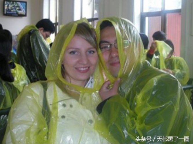 镜头下:中国小伙和乌克兰媳妇的日常，为什么都盯着最后一图?