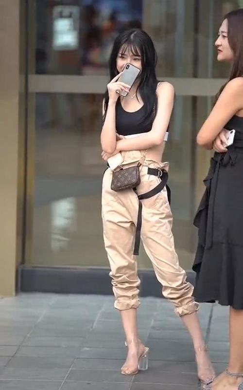 模样水灵小巧的小姐姐，随手一个赞！