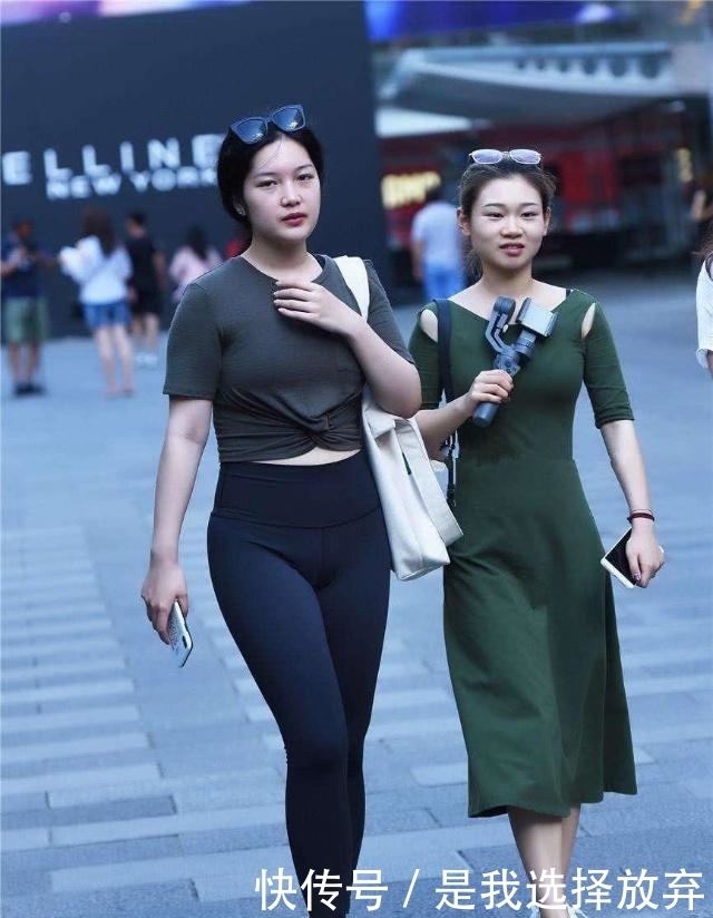  【气质】打底裤塑造高挑挺拔的身形，更显优雅大气潮流范十足