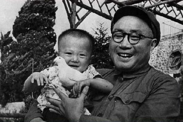 抗美援朝选总司令,毛主席选粟裕,又换彭德怀,为