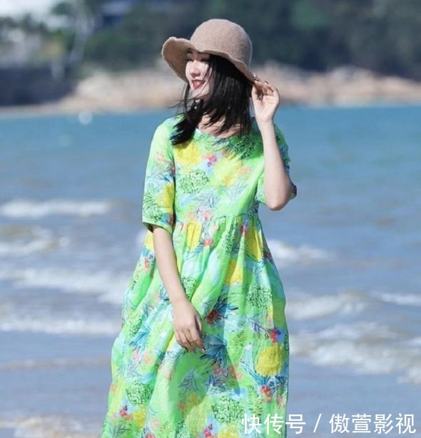  「漂亮」女人到了中年，身材很容易走样，一条漂亮优雅的“棉麻裙”拯救你