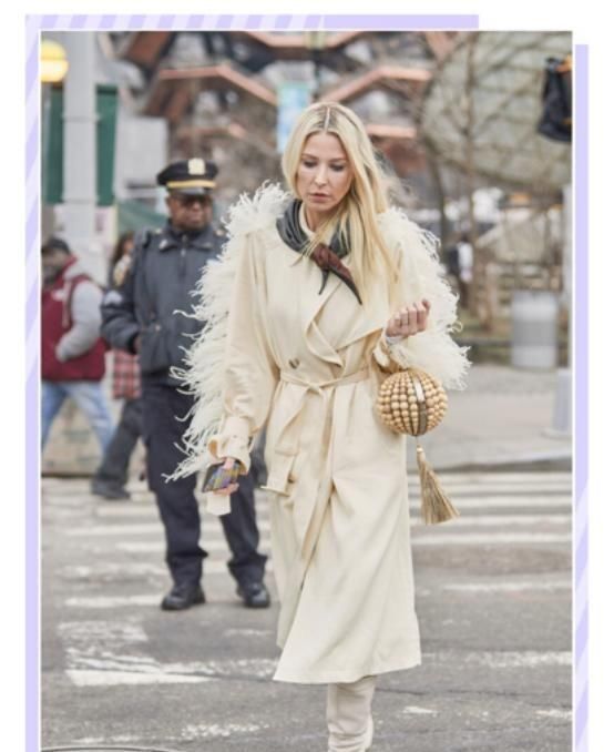  「风衣」春季风衣新穿法，变成裙装款式简约更百搭，穿上遮肉显瘦又时髦