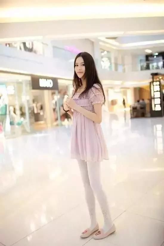 丝袜，一定要搭配高跟鞋吗？因为会很美呀！