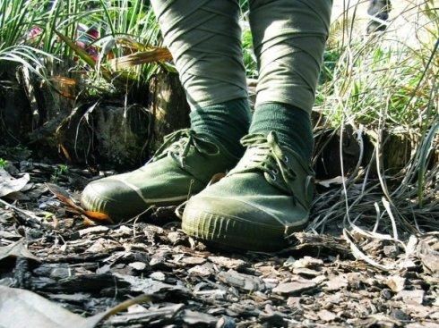 被我国淘汰掉的“解放鞋”竟成欧美新时尚，75美元一双都卖断货!