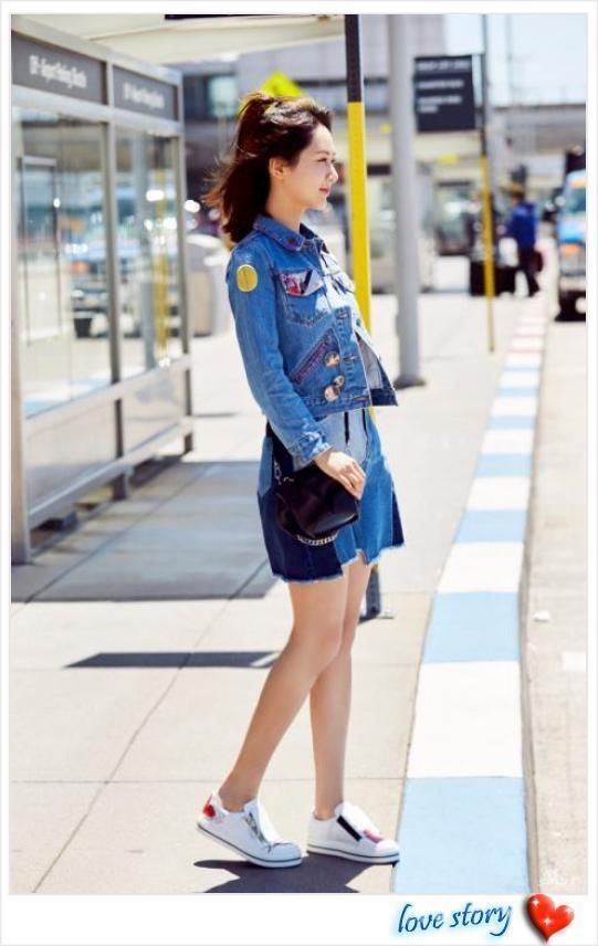 杨紫又胖了?直筒裤硬生生穿成紧身裤，网友:秦俊杰看了怎么想?