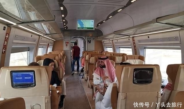  [高难度]中国又出现“高难度”高铁工程，在沙漠中建设高铁，让