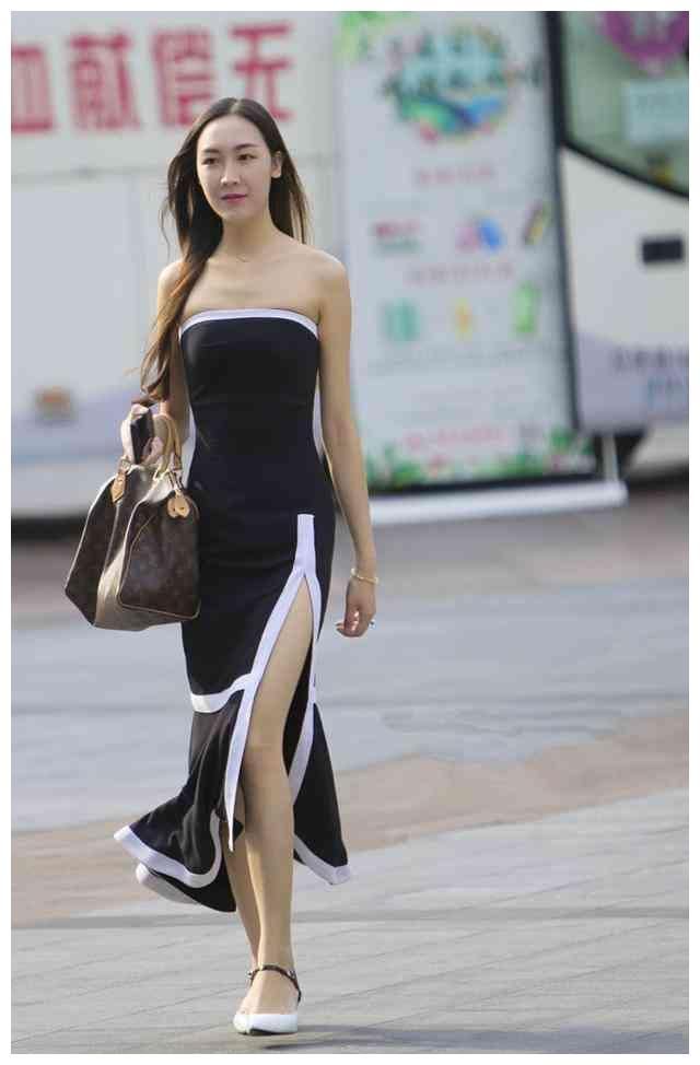 街拍：图1吊带连衣裙，图2抹胸开叉裙，图3气质优雅出众！
