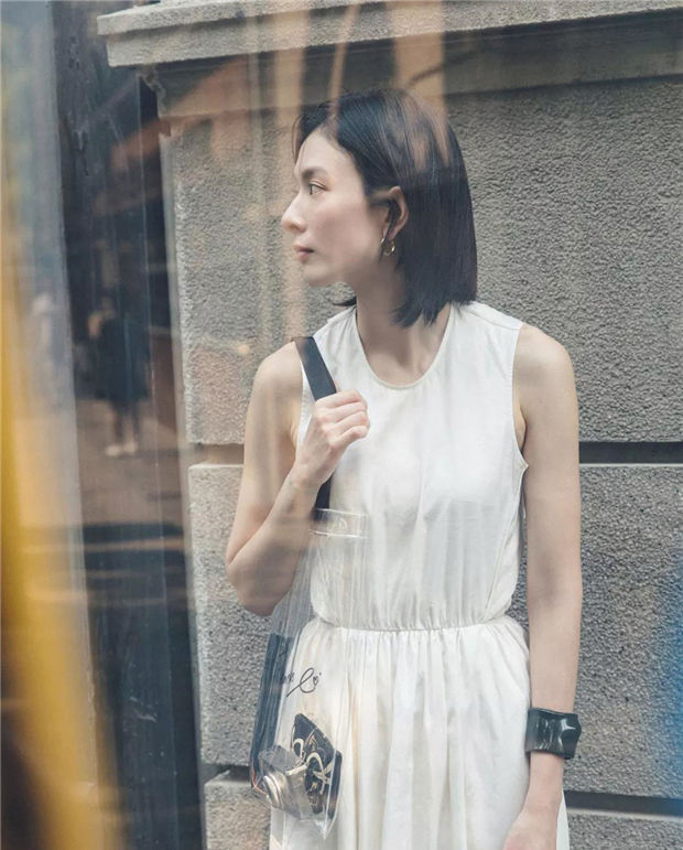  「时髦精」连衣裙的魅力无法阻档,女神的时尚搭配单品,这样搭配美呆了