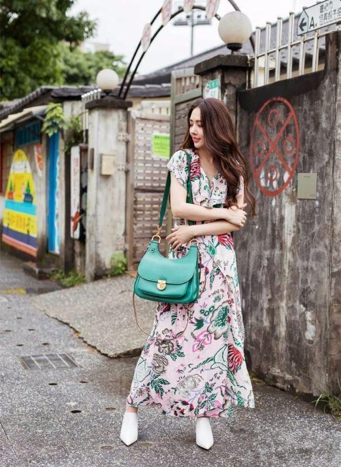 这裙子很挑人,郭碧婷的身材刚好能撑起来,网友:我穿这个土肥圆