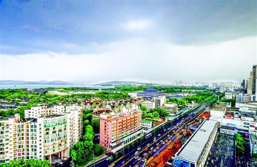  刘可群@本轮高温鼎盛期已过 8月上旬湖北全省高温开始走下坡路