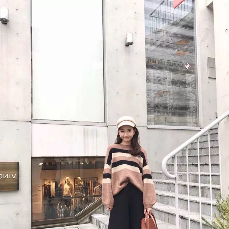 去外地开会，给媳妇带回几款港风套装，上身的一刻，美的让我看呆