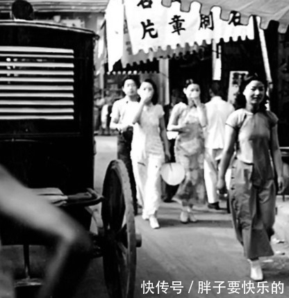  【民国时期】一组老照片：民国时期，刚穿好衣服女子走出屋子
